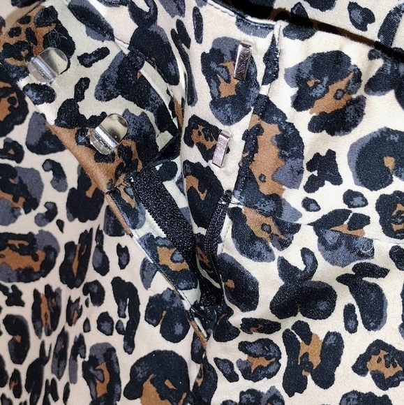 𝅺#35 Worthington Leopard print modern fit ankle length dress pants 4 - Picture 4 of 8